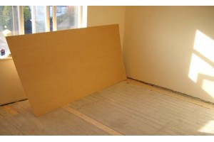 Как стелить ДВП на деревянный пол?